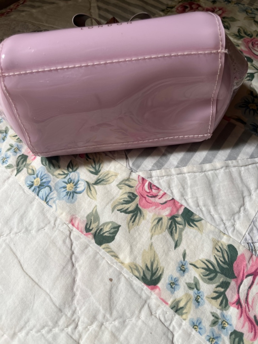 Ted Baker Light Pink Patent Bow Cosmetic Pouch - Picture 4 of 8